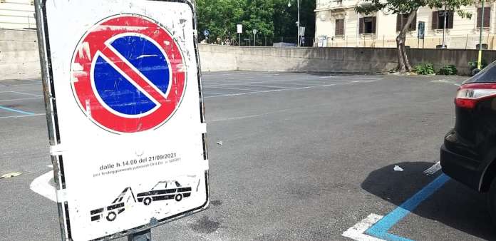Parcheggio via Porto