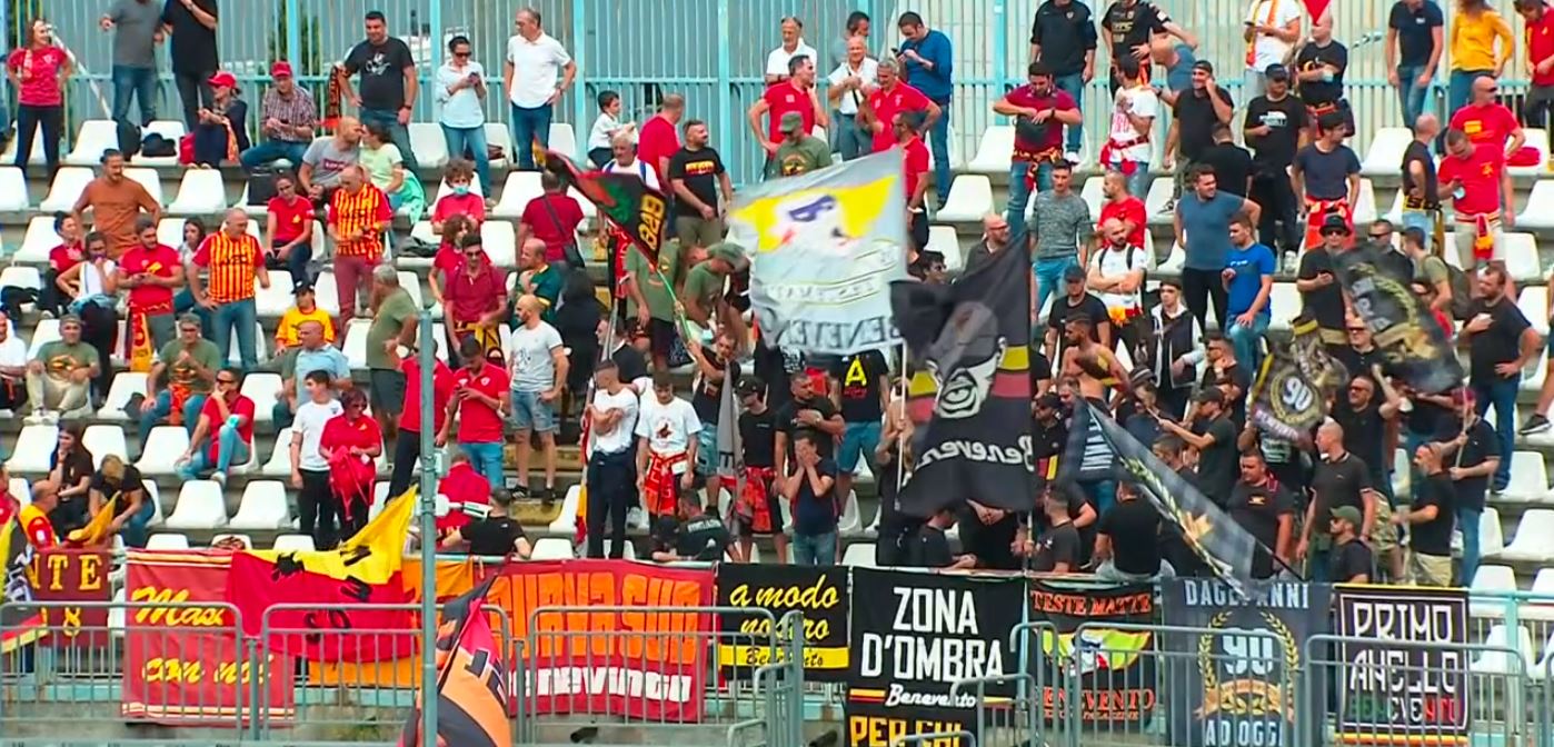 Tifosi del Benevento a Como