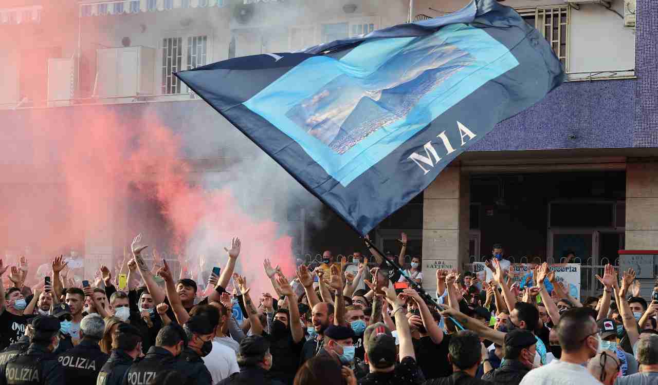 Tifosi-fuori-il-Diego-Armando-Maradona-GettyImages