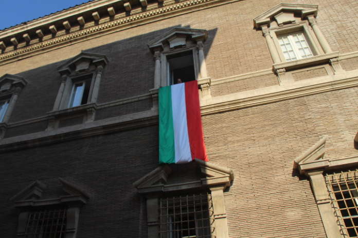 inizio anno sdcolastico convitto con alzabandiera (1)