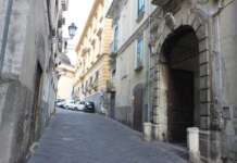 Salerno, il comitato centro storico chiede dissuasori contro moto e auto che sfrecciano