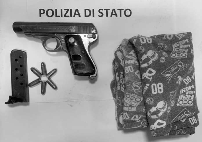 Polizia Nocera arresto pistola