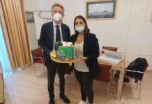 Consegnata al sindaco Manfredi la torta “Rinascita”: è della pastry chef Maria De Vito