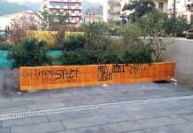 Incivili ancora in azione: ‘graffiti’ su ceramiche nuova piazza trincerone