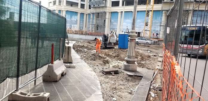 Via Pertini lavori marciapiede