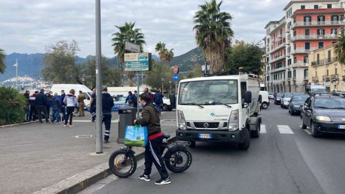 dipendente salerno pulita aggredito