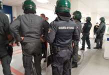 Uomo privo di vita trovato nel bagagliaio e trasportato all’ospedale: rivolta al pronto soccorso