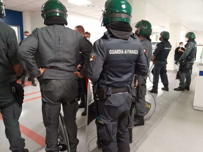 militari pronto soccorso napoli3
