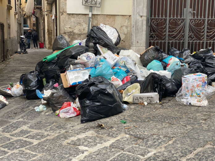 rifiuti via dei Canali