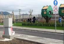 Piazza-Crescent: parco gioco transennato. Eppure… (FOTO)