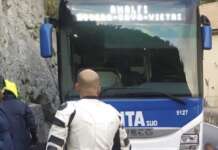 Costiera amalfitana, ancora sangue: scontro tra moto e bus, muore 31enne
