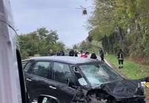 Tragico incidente a Eboli: muore una mamma, intubata la figlia di 2 anni (VIDEO)