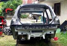Auto rubate nel cortile di casa, denunciato carrozziere
