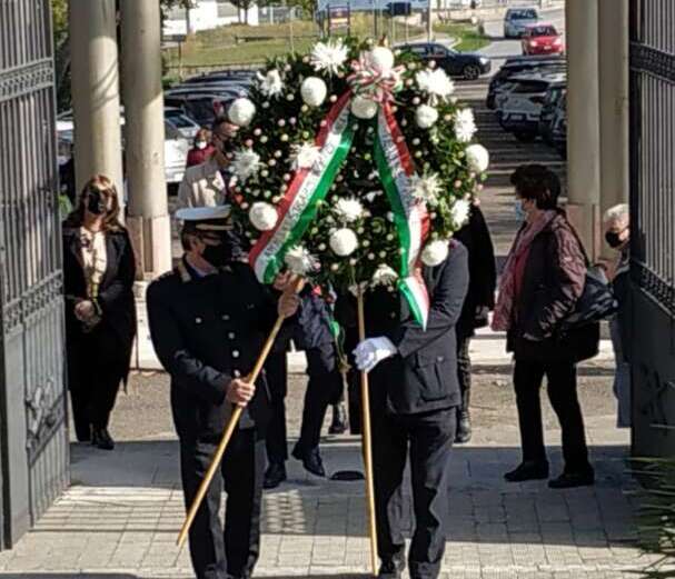corona di fiori cimitero telese terme