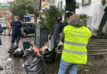 Salerno, discarica davanti alla Chiesa di Santa Lucia: blitz dei vigili e di Salerno Pulita