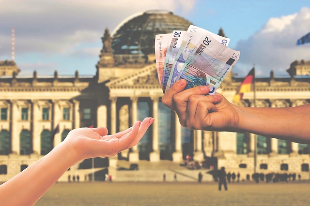 money-g374b82f6a_640