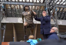 Napoli, una statua per Diego: emozioni e ricordi a un anno dalla sua scomparsa (VIDEO)