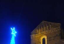 Confcommercio installa un albero di Natale a Casertavecchia