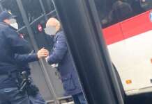 Forze dell’Ordine a fermate bus, verifica green pass dei viaggiatori