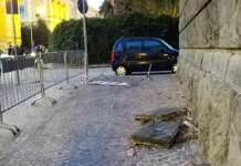 Torre della Prefettura, si staccano due grossi lastroni (FOTO)