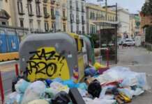 Napoli magnificata in tv ma piena di rifiuti. Forza Italia: “Ora pulizia straordinaria per salvare il Capodanno”