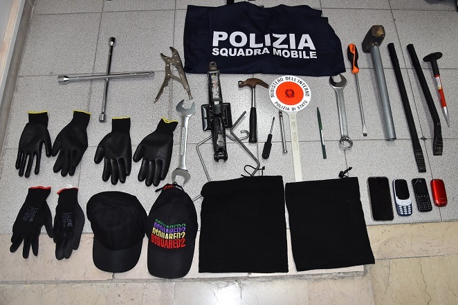 polizia arnesi 1