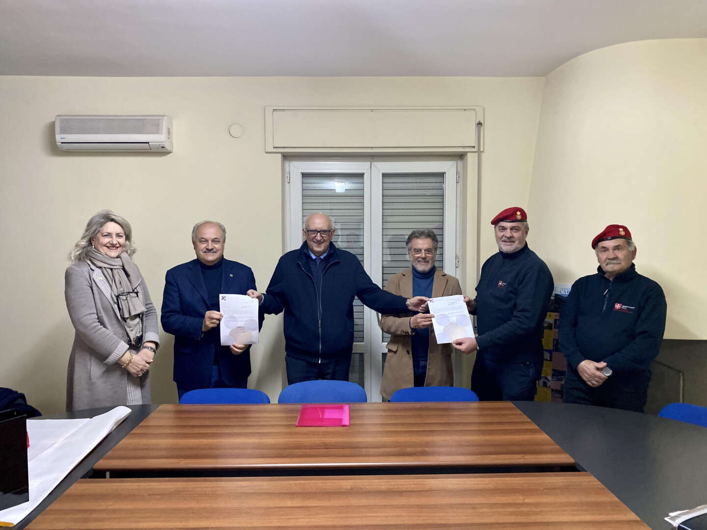 ricca e santoro consegnano encomio a lions e cisom