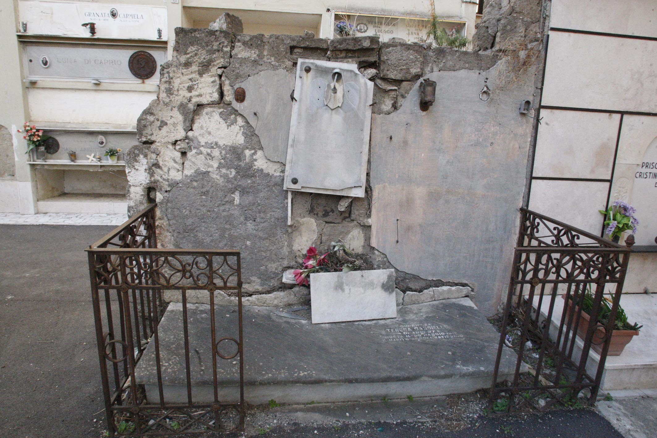Santa Maria Capua Vetere - Cimitero Vecchio (12)