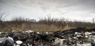 Brucia materiale plastico, colonna di fumo sulla Circumvallazione