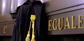 Uccise rapinatore che gli aveva sparato, gip archivia accusa omicidio