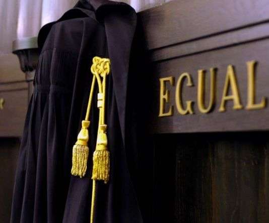 Uccise rapinatore che gli aveva sparato, gip archivia accusa omicidio