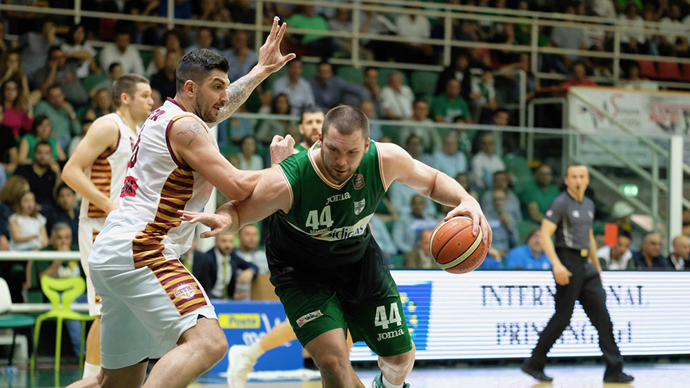Basket: Sidigas ko in casa, Venezia pareggia serie e fattore campo Basket: Sidigas ko in casa, Venezia pareggia serie e fattore campo