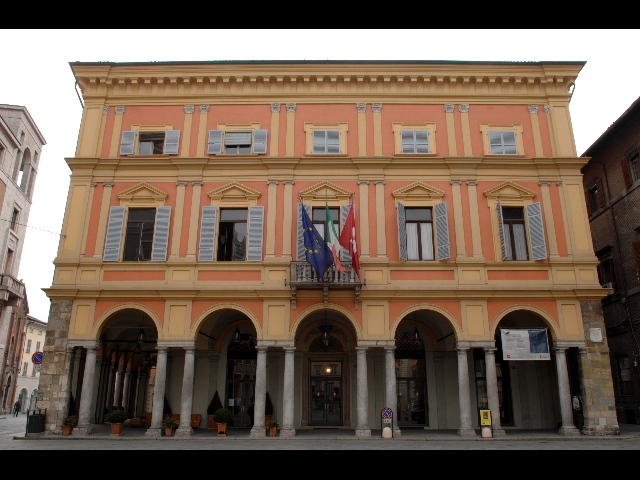 Blitz di Guarda di Finanza e Polizia Municipale al comune di Piacenza Blitz di Guarda di Finanza e Polizia Municipale al comune di Piacenza