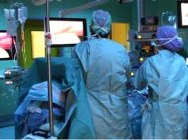 Muore dopo delicato intervento: il chirurgo dimenticò di rimuovere una garza