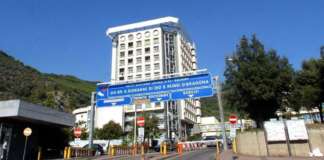 Torna a camminare dopo la rimozione di un tumore a Salerno