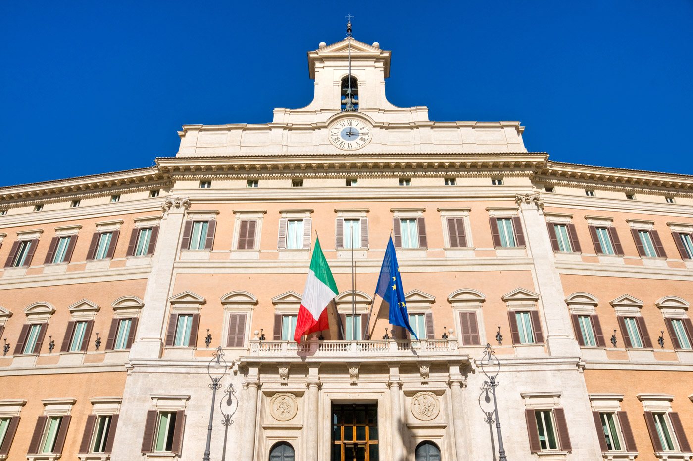 Compensi portaborse da Anteprima24.it Compensi portaborse voci su emendamento salva consiglieri campani alla Camera le reazioni