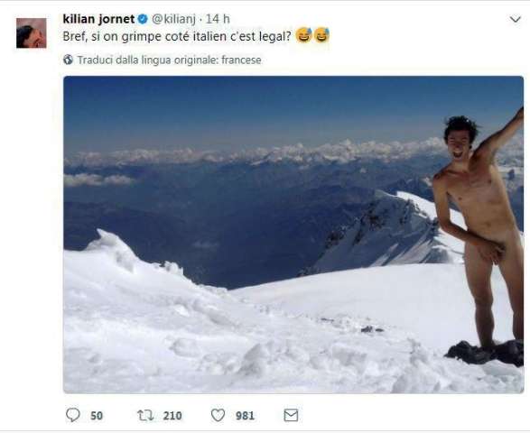 Monte Bianco, nudo per protesta su divieti Monte Bianco, nudo per protesta su divieti