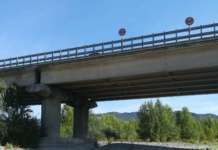 Va sul viadotto e si lancia nel vuoto: perde la vita un 44enne