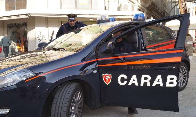 Beccati a rubare nell’auto dei villeggianti, arrestati dai Carabinieri Beccati a rubare nell’auto dei villeggianti, arrestati dai Carabinieri