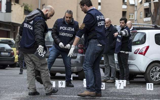 Il delitto di Chiaia, la polizia Scientifica inchioda Luca Materazzo Il delitto di Chiaia, la polizia Scientifica inchioda Luca Materazzo