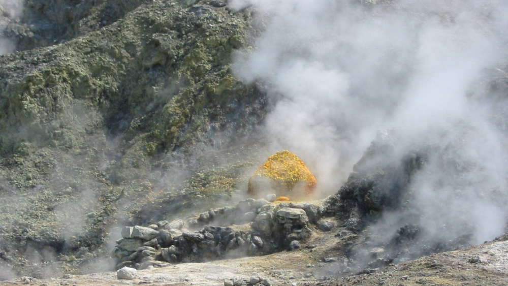 Campi Flegrei, vista la struttura interna della caldera