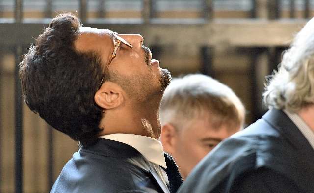 Nuovi guai per Fabrizio Corona: “Deve tornare in carcere” Nuovi guai per Fabrizio Corona: “Deve tornare in carcere”