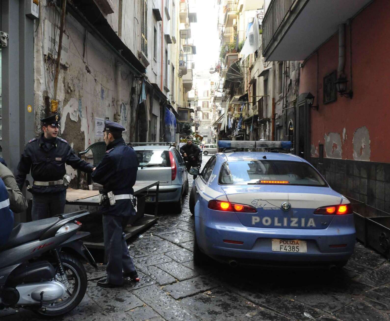 Uccide il marito per difendersi, Forcella sotto choc: “Lucia è una bravissima ragazza” Uccide il marito per difendersi, Forcella sotto choc: “Lucia è una bravissima ragazza”