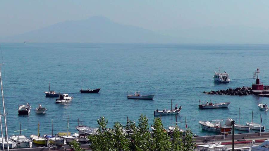 Caos al porto di Capri, tavolo tecnico in Prefettura Caos al porto di Capri, tavolo tecnico in Prefettura
