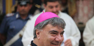 Cpr Castel Volturno, cardinale Battaglia: “Governo si fermi, problema non sono immigrati ma mafie”