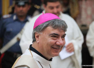 Cpr Castel Volturno, cardinale Battaglia: “Governo si fermi, problema non sono immigrati ma mafie”