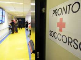 Ancora tensioni al pronto soccorso: scaraventa computer e stampante contro medico