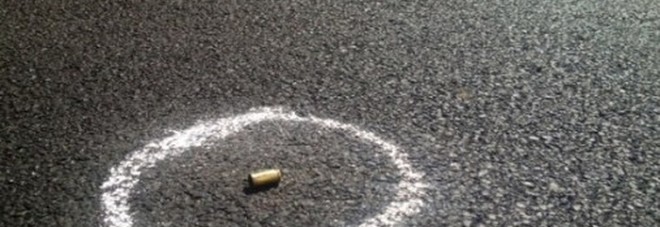 Agguato in pieno centro a Napoli, pregiudicato ferito a un piede Agguato in pieno centro a Napoli, pregiudicato ferito a un piede