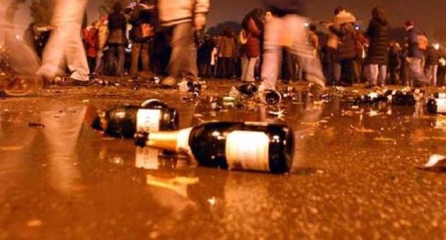 Napoli, si spara di meno, si beve di più: quando il bicchiere è mezzo vuoto Napoli, si spara di meno, si beve di più: quando il bicchiere è mezzo vuoto