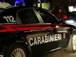Movida violenta al Vomero, padre difende figlia: aggredito dal branco, gamba sotto mezzo dei rifiuti